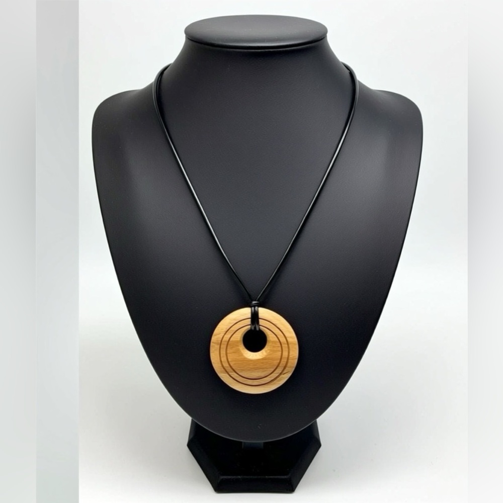 🧚🏻‍♀️ Scandinavian Modern Style Wooden Pendant Necklace Minimalist Design